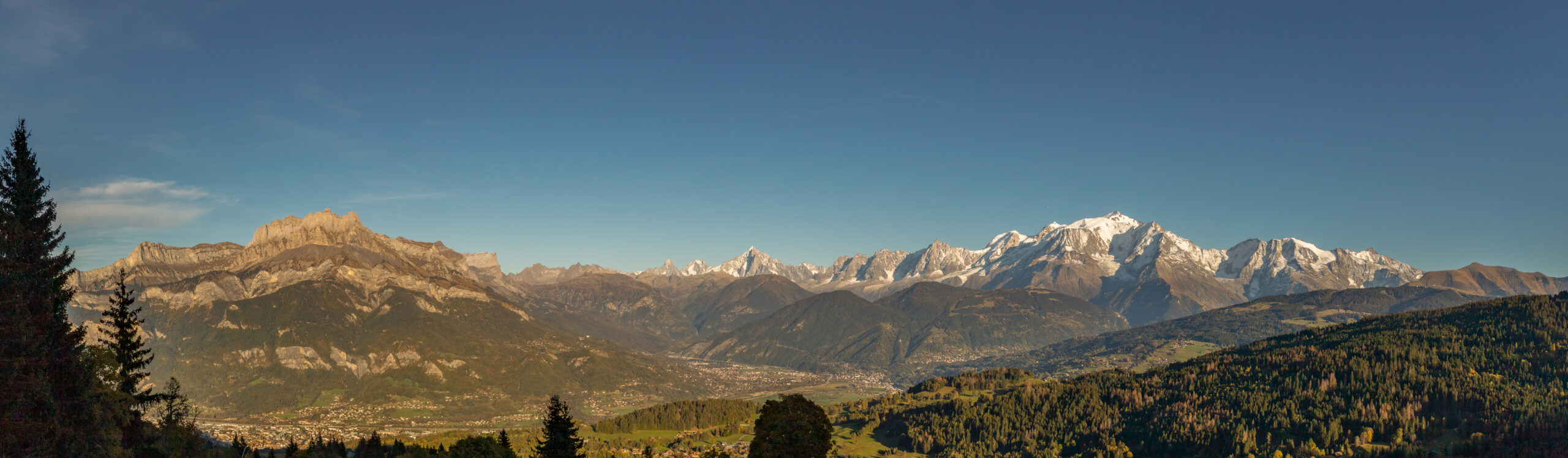 mont blanc vallee de l arve scaled - Développeur de site web et d'application mobile en Haute-Savoie - Jérémie Bottollier Curtet